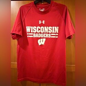 MENS UNDER ARMOUR SHIRT SS
“WISCONSIN”
SIZE SMALL/LOOSE FIT
LIKE NEW